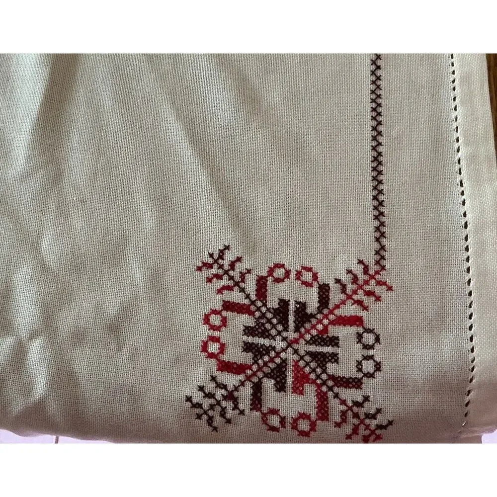 Vintage 1960‎ Ebroidered Rectangle Table Cloth 73.5” X 57”